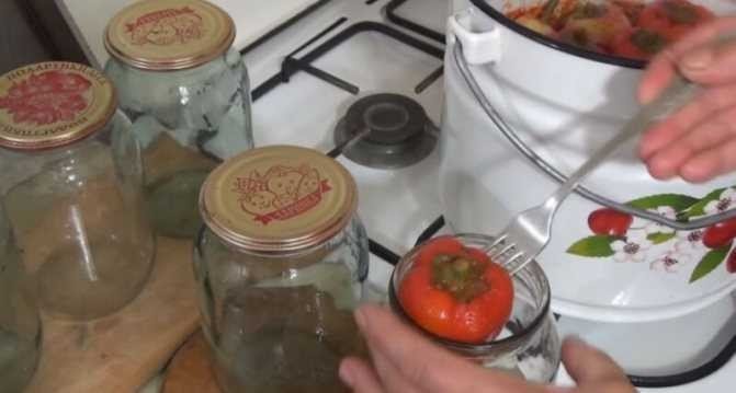 Перец болгарский просто заливаем кипящим томатом