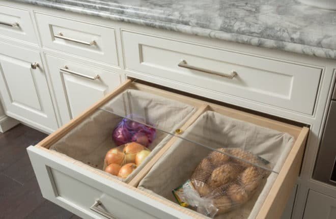 Ящик для фруктов встроенный в кухне