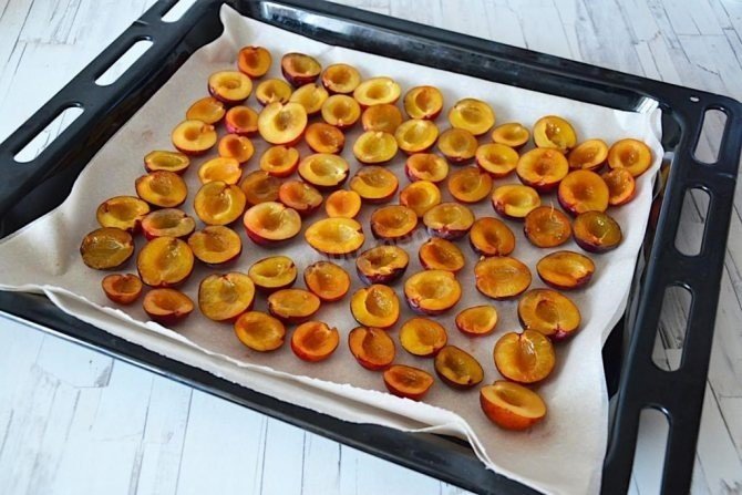 Пирожки с абрикосами в духовке