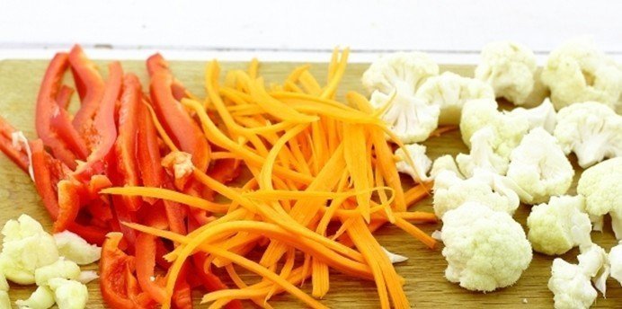 Цветная капуста маринованная с сельдереем морковью