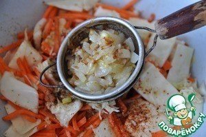 Тушить рыбу с морковью и луком в кастрюле