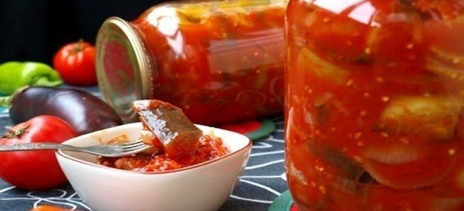 Лечо из болгарского перца и баклажанов с томатным