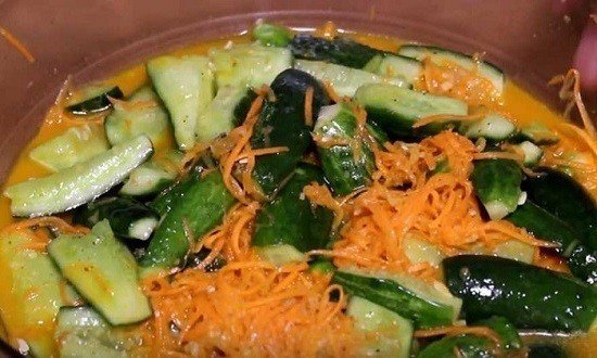 Огурцы по-корейски быстрого приготовления с морковью