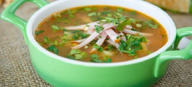 Гороховый суп с беконом и копченостями