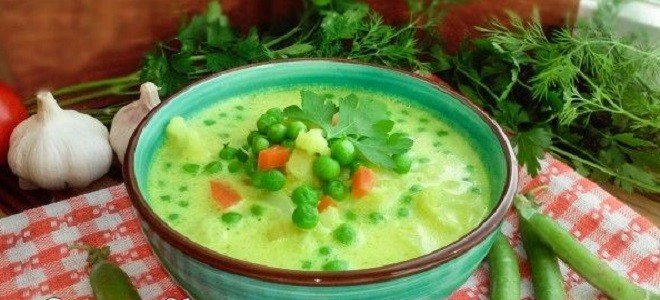 Суп с плавленным сыром и зеленым горошком
