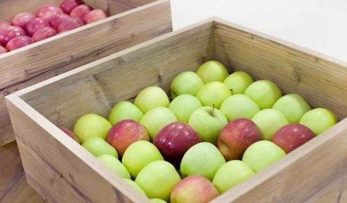 Яблоки красивые отборные в ящиках