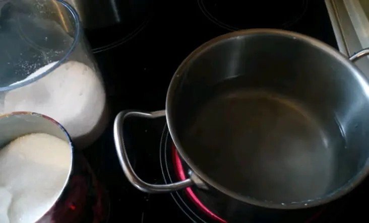 Подготовка рассол для консервирования на чайнике